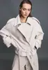 Casaco curto de lã estilo britânico com lapela grande, design de ombreira, cinto, fecho de botões duplos e corte solto e curto - moda feminina