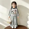 Comércio Exterior Conjunto Super Bonito Infantil Primavera e Outono 2026 Novo Conjunto Completo de Moletom Estiloso Infantil Roupa Infantil Duas Peças