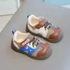 Zapatos de malla nuevos para bebé de primavera y verano, para niños y niñas de 1 a 2 años, suela de goma suave, transpirables, antideslizantes, casuales para niños pequeños