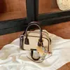 Bolso de mano cuadrado pequeño, moderno y único, estilo coreano, un bolso cruzado moderno y chic para mujer, nueva colección de otoño 2026, un bolso tipo bowling personalizado