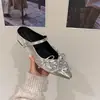 Sapatos femininos para uso ao ar livre Primavera/Verão 2026 com aumento de altura, tamancos franceses com laço, bico fechado, chinelos de strass prata e preto