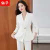 Venta al por mayor transfronteriza de ropa profesional blanca de alta gama, nuevo conjunto de chaqueta blazer de manga larga para otoño e invierno con cuello de solapa pequeño y pantalones para mujer
