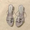 Nuevas Chanclas Retro de Tacón Grueso para Mujer 2026, Sandalias de Tira con Pedrería Abiertas para Verano con Tacón Medio