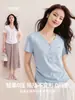 Roupas Brancas Femininas 2026 Verão Novo Design Gola V Bainha Irregular Curva Estilo Coreano Manga Curta Camiseta para Mulheres