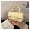 Bolso pequeño retro para mujer, nueva colección de verano 2026, bolso de hombro versátil, bolso cruzado, estilo transfronterizo, con acabado similar al cuero encerado, bolso cuadrado pequeño