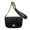 A bolsa popular deste ano 2023 nova moda corrente losango bolsa mensageiro feminina de alta qualidade nicho bolsa de ombro pequena bolsa quadrada