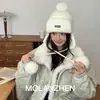 Gorro lindo estilo coreano con pompón para mujer, grueso y cálido de punto para otoño e invierno con protección para las orejas, gorro Lei Feng