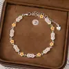Pulseira Flor de Diamante Dourado Areia Vermelho Rosa com Galho de Flor e Caractere da Sorte Incrustado com Diamante, Pulseira Fashion de Luxo Leve para Mulheres