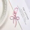 Chaveiro Criativo de Laço Oco de Liga com Etiqueta de Coração Colorida Pingente DIY Charme de Bolsa de Coração Feminino