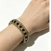 Pulsera Cruzada Europea y Americana de Latón Electrochapado en Oro Real para Mujer, Lujo Ligero, Sensación de Alta Gama, Pulsera en Capas Estilo Ins