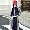 Nuevo Traje Deportivo de Encaje para Niñas Primavera y Otoño Estilo Coreano Chaqueta con Cremallera de Cuello Alto Pantalones Deportivos de Pierna Ancha para Niños