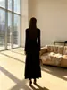 Vestido largo de punto versátil de color liso, cuello en V, estilo francés, corte ajustado, para mujer, nuevo vestido de punto de manga larga suave para otoño e invierno