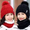 Gorro de Invierno para Mujer, Lindo Pompon de Piel Forrado de Felpa Cálido Tejido de Dos Piezas Gorro de Lana con Letra B Etiqueta Venta al por Mayor