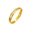 Pulsera abierta de oro laminado superficie brillante versión ancha llena de estrellas mismo estilo que la tienda de oro diseño moderno sentido de diseño boda tres oros pulsera