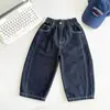 Valle del Viento 2026 Otoño Nuevo Clásico Versátil Jeans Originales de Color para Niños, Pantalones Rectos Únicos con Estampado de Letras para Niños
