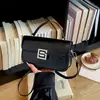 Bolso Cruzado de Hombro Pequeño Cuadrado Casual Elegante con Hebilla de Candado 2026 Nuevo Color Sólido Retro para Viajero de Negocios Gran Capacidad