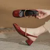Sapatos de Salto Alto Jingang My4529 com Bico Fechado e Costas Abertas para Mulheres Temporada Primavera e Outono 2026 Salto Bloco Couro Envernizado Versátil Sexy Sapatos de Salto Único para Mulheres