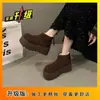 Botas de Neve Femininas Slip-On com Solado Grosso e Aumento de Altura Estilo Francês 2026 Inverno Novas Versáteis para o Dia a Dia Quentes Bico Redondo