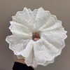 Goma para el pelo de encaje hueco minimalista francés diseño de patrón de flor anillo de intestino grueso de alta gama simple versátil para coleta lateral flor para la cabeza
