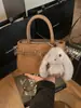 Bolso Pequeño Cuadrado de Lujo Ligero de Gama Alta Retro de Nicho de Moda para Mujer 2025 Nuevo Modelo Alta Estética Simple Casual Bolso de Hombro Cruzado