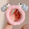 Diadema divertida estilo coreano de dibujos animados para mujer, con diseño de peluche, perfecta para usar al aplicar mascarillas faciales o lavarse la cara, y también adecuada para crear un peinado de coleta alta.