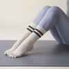 Meias de Yoga Grossas de Comprimento Médio para Mulheres Outono e Inverno de Comércio Exterior, Meias Antiderrapantes de Cinco Dedos, Meias Esportivas de Dedos Absorventes de Suor com Listras Anti-Atrito