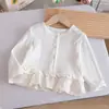 Camiseta feminina de Primavera e Outono, roupas de bebê estilosas, moda infantil da moda, design exclusivo, acabamento em renda, detalhe de laço, estampa de bolinhas e um cardigã versátil
