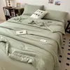 Novo conjunto de colcha de verão em tecido amassado, quatro peças, design de cor sólida e duas cores, colcha de verão, colcha de ar condicionado, colcha fina, lavável à máquina