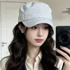 Gorra de Béisbol Rayada Blanca y Negra Estilo Retro Japonés para Mujer Principios de Otoño Gorra Fina de Pico de Pato Diseño Adelgazante para la Cara Sombrero para Proteger del Sol para el Trayecto