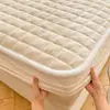 Nueva sábana bajera de terciopelo de leche clase A pieza única estampada acolchada color liso simple engrosada completamente cerrada antideslizante protector de colchón
