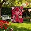 Bandera de Jardín para el Día de San Valentín Personalizada al por Mayor Decorativa para Exteriores y Patios Bandera Impresa con Patrón de Corazón Bandera de Jardín