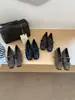 Zapatos cuadrados de ante plano con pajarita para mujer, nuevo estilo 2026, zapatos de retazos para el trabajo