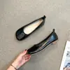 Sapatos baixos retrô de sola macia estilo casco de porco para mulheres, coleção primavera-verão 2026, bico redondo estilo festa, mocassins baixos para gestantes