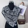 Pañuelo Triangular de Seda para Mujer, Nuevo Estilo Primavera y Verano, Pañuelo de Seda Estampado Retro, Chal Versátil, Pañuelo de Protección Solar, Moderno y Elegante