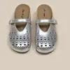 Mules fechadas estilo chinês novo, com sola macia, vazadas, confortáveis, 2026, nova moda de verão, versáteis, antiderrapantes, perfuradas, para mulheres