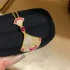Pendientes Colgantes de Abanico Rojo Granada con Zirconia de Plata, Pendientes de Diseño Único, Accesorios para Orejas Modernos y Lujosos