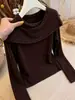 Suéter de tricô único e bonito na cor café, perfeito como xale ou suéter, um top estiloso e elegante para mulheres no outono