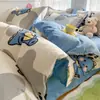 Conjunto de quatro peças espessado para lixar atacado simples conjunto de três peças para dormitório estudantil lavável à máquina amigo da pele peça única capa de edredom individual para casa