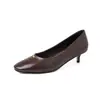 Zapatos de tacón alto femeninos de moda nicho de 3,5 cm, nuevo estilo verano 2026, punta cuadrada, tacón fino, zapatos de salón sin cordones poco profundos