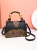 Bolsa Tote Estilo Europeu e Americano Couro Esculpido Estampado Bolsa de Ombro Feminina Texturizada Casual Estilo Nacional para o Trabalho Bolsa de Grande Capacidade para Mulheres