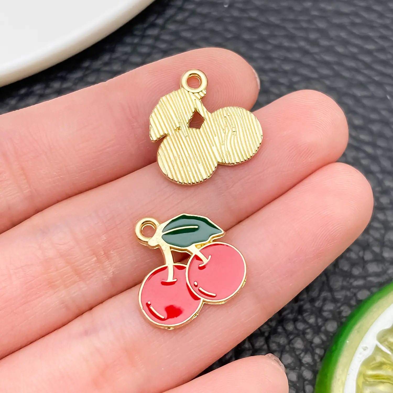 24411-YP-红色滴油锌合金水果樱桃15x15x1mm-
