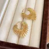 Pendientes de Corazón de Melocotón Estilo Línea Dorada para Mujer, Lujo de Gama Alta, Nuevo Estilo Popular de 2026, Pendientes Extremadamente Hermosos