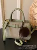 Bolso de Mano para Mujer 2026 Nuevo Modelo Nicho Súper Popular para Oficina Viaje al Trabajo Bolso de Hombro Cruzado Moderno Versátil Pequeño Cuadrado