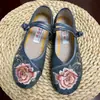 Nuevos zapatos de tela de Pekín de Bai Zhenhe, zapatos bordados, zapatos de lona étnicos, zapatos para mujer para madres, de suela blanda, cómodos, adecuados para bailar en la plaza en primavera y verano