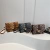 Bolso de Mano Tipo Mensajero de Moda para Viajero, Diseño Nicho de Personalidad Estilo Occidental, 2024 Nueva Moda Simple para Hombro o Cruzado, Bolso Cuadrado Pequeño
