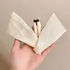 Acessórios de cabelo elegantes e sofisticados: grampos de cabelo para dar volume, presilhas de garra, presilhas verticais, presilhas de laço, presilhas banana, presilhas torcidas doces e estilosas