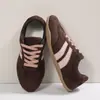 Nueva colección de primavera de zapatillas para mujer: estilo retro, suelas suaves, versátiles, a la moda, deportivas, casuales, ligeras, zapatillas de entrenamiento alemanas y zapatillas estilo Forrest Gump, disponibles para venta al por mayor