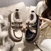 Sapatos femininos peludos de sola grossa estilo britânico, novos sapatos peludos franceses de inverno 2026, mocassins de pelúcia, sapatos de algodão
