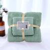 Venta al por mayor Toalla para madre de cuadros auspiciosos de vellón coral Toalla absorbente Juego de toallas de baño Toalla de playa Regalo diario Venta caliente transfronteriza