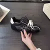 Zapatillas de entrenamiento alemanas de cuero suave en bloques de color con suela gruesa para mujer, nuevo estilo de otoño de moda con doble cordón, zapatillas casuales versátiles y que estilizan el pie
